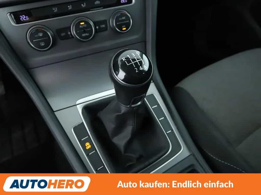 Volkswagen Golf VII 1.2 TSI Trendline BlueMotion Tech*AHK* 01/2016-photo-22