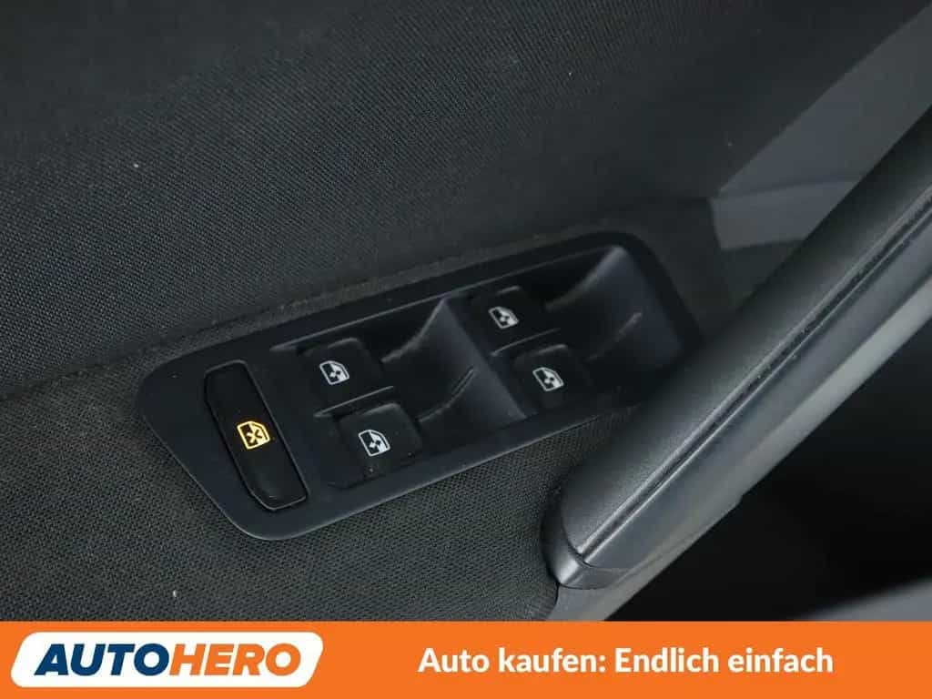 Volkswagen Golf VII 1.2 TSI Trendline BlueMotion Tech*AHK* 01/2016-photo-24