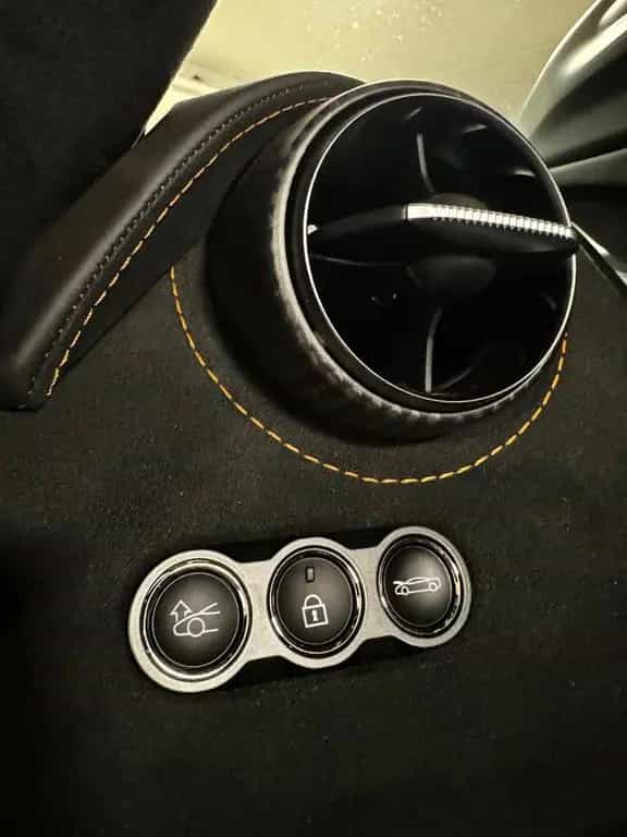 McLaren 750S COUPE MY25 CARBON EXT&INT B&W LIFT FULLOPT! 07/2024-photo-38