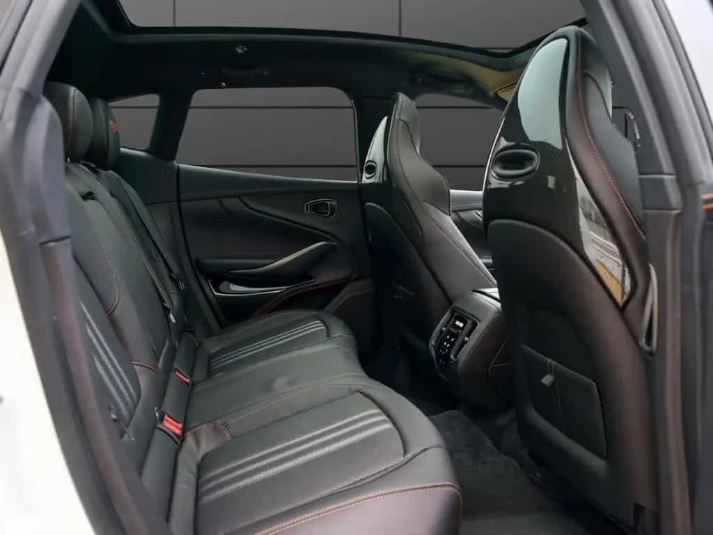 Aston Martin DBX 707 null-photo-10