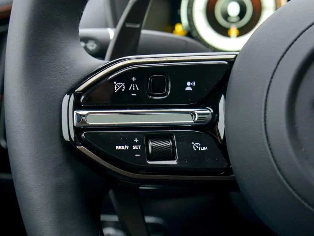 Aston Martin DBX 707 null-photo-23