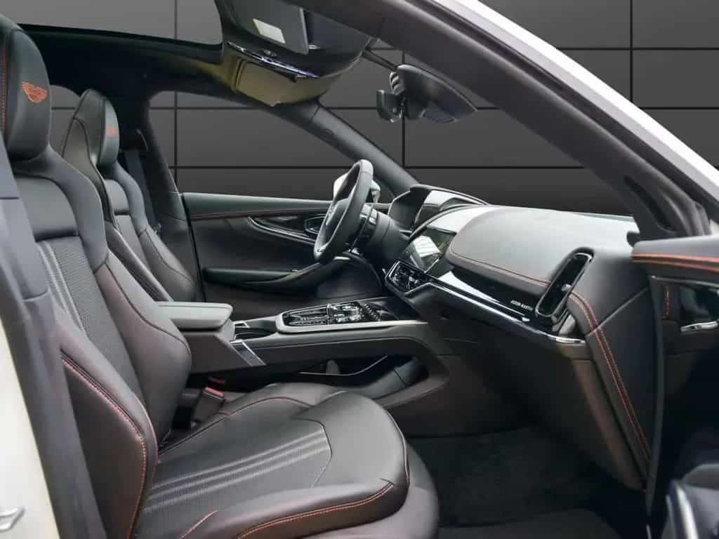 Aston Martin DBX 707 null-photo-7