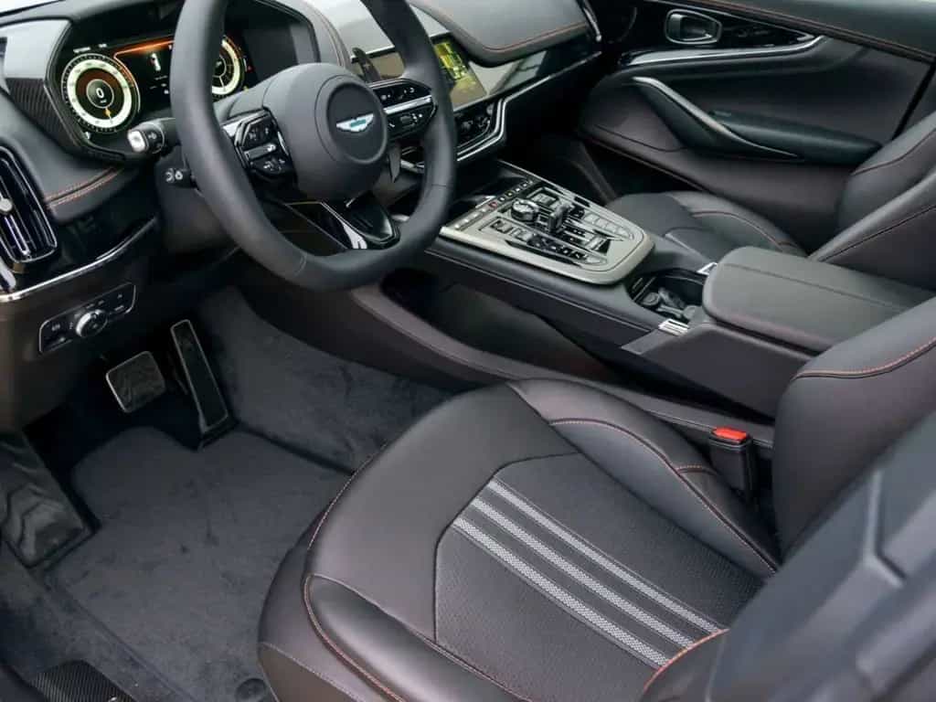 Aston Martin DBX 707 null-photo-9