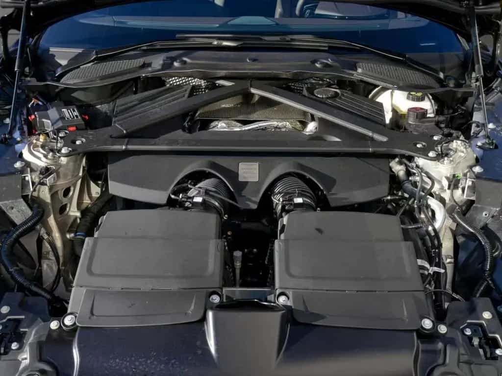 Aston Martin V8 Vantage Coupe null-photo-11