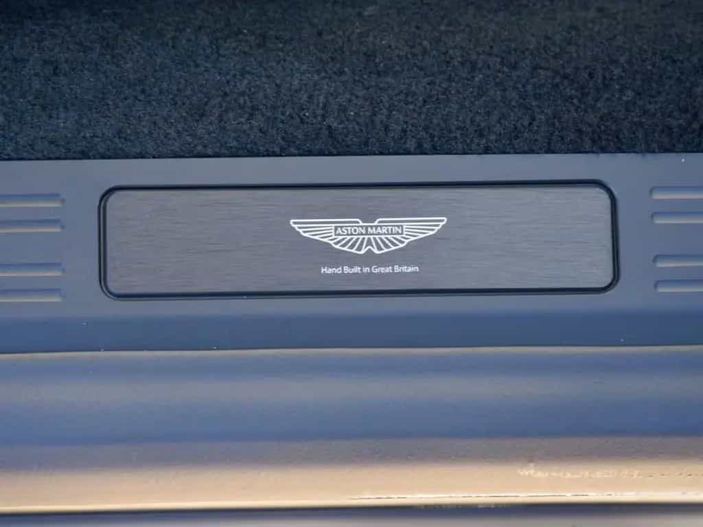 Aston Martin V8 Vantage Coupe null-photo-28