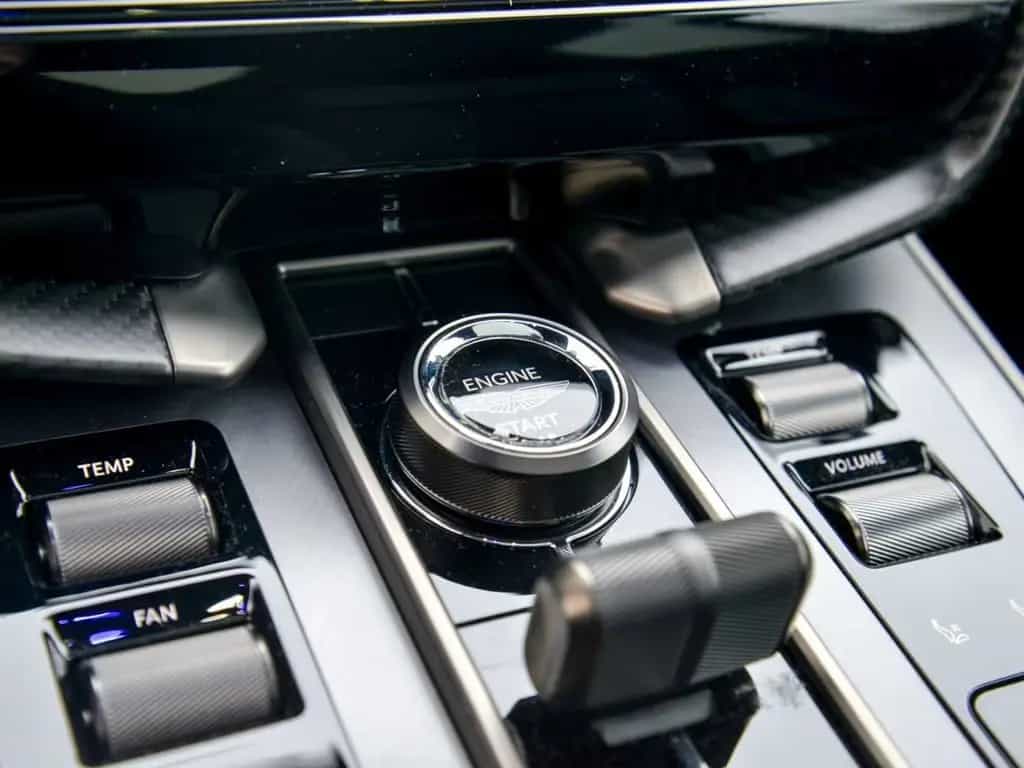 Aston Martin Vanquish Coupe 01/2025-photo-25