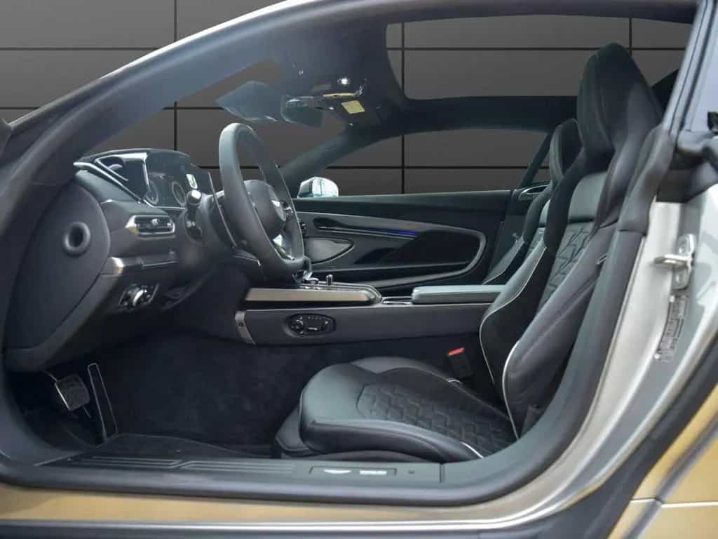 Aston Martin Vanquish Coupe 01/2025-photo-28
