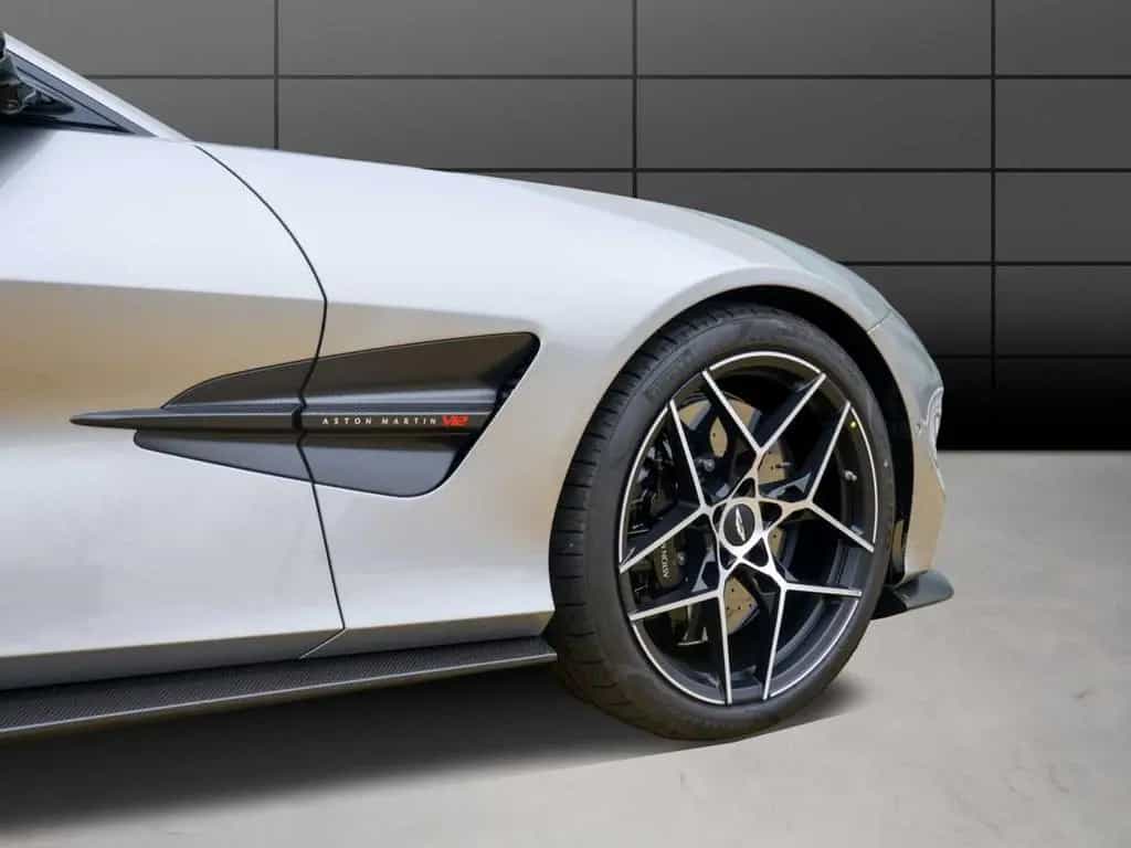 Aston Martin Vanquish Coupe 01/2025-photo-5