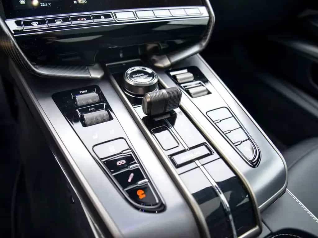 Aston Martin Vanquish Coupe 01/2025-photo-9