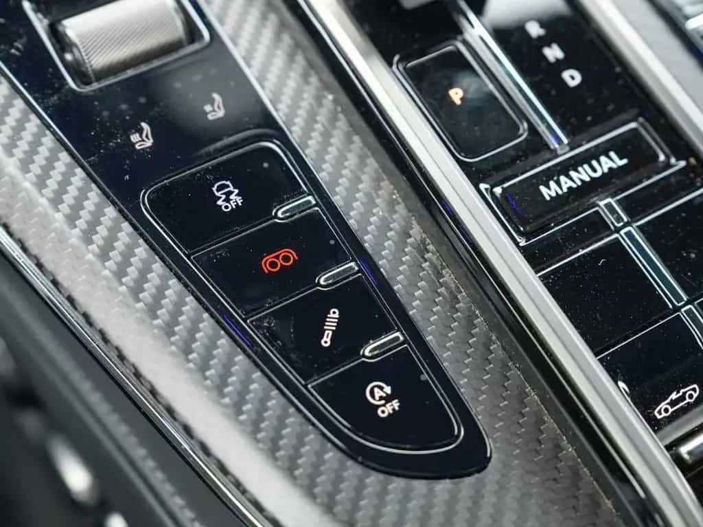 Aston Martin V8 Vantage Roadster ++NP. 283.000€++ 09/2025-photo-16