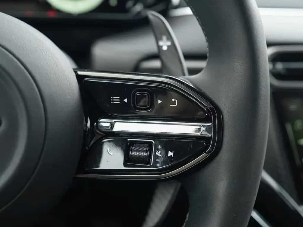 Aston Martin V8 Vantage Roadster ++NP. 283.000€++ 09/2025-photo-18