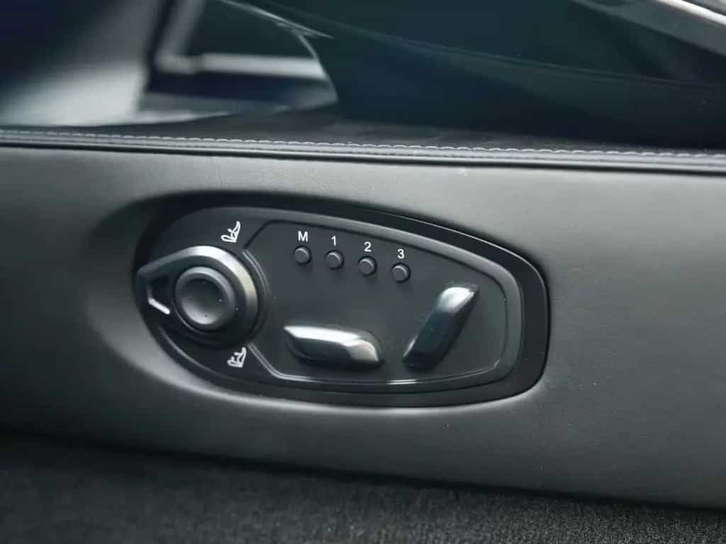 Aston Martin V8 Vantage Roadster ++NP. 283.000€++ 09/2025-photo-19