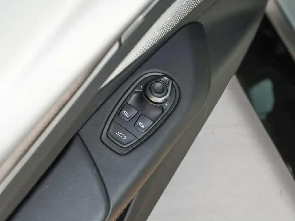 Aston Martin V8 Vantage Roadster ++NP. 283.000€++ 09/2025-photo-29