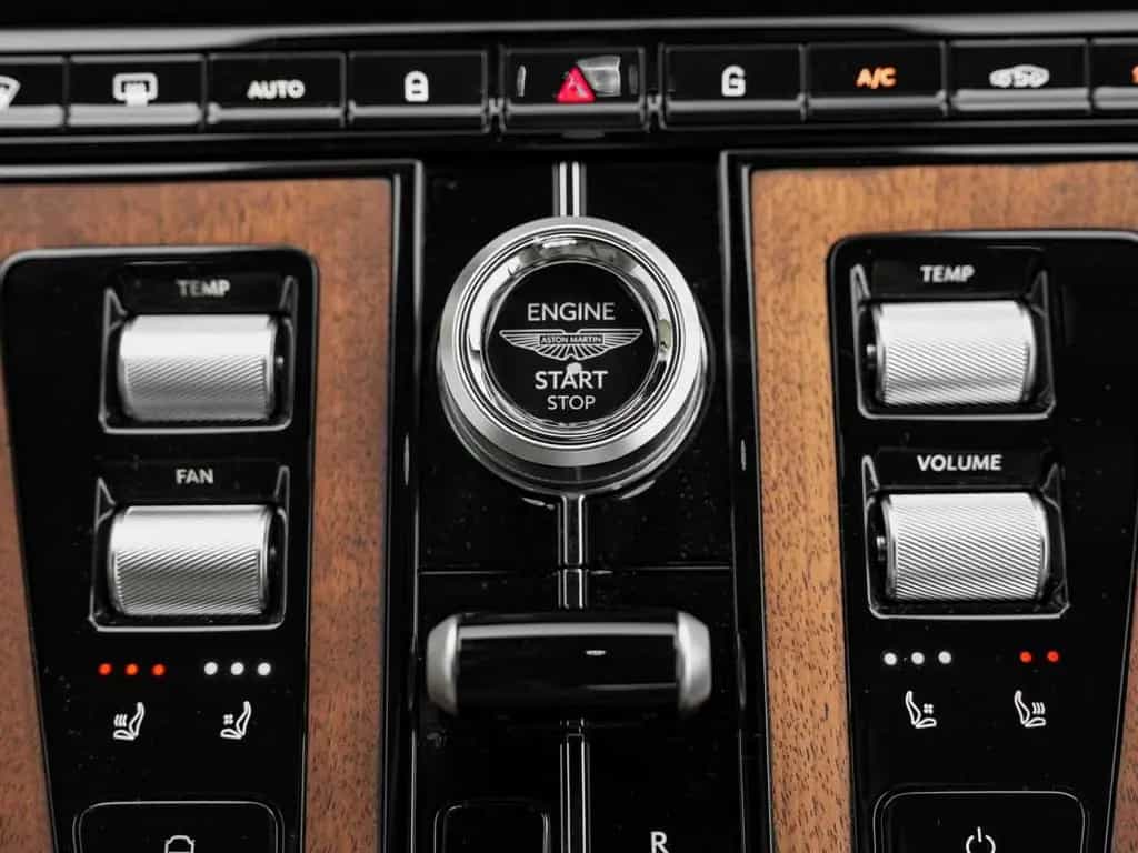 Aston Martin DB12 Volante 05/2024-photo-26