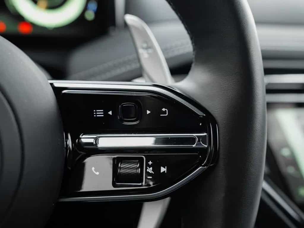 Aston Martin DB12 Volante 06/2024-photo-23