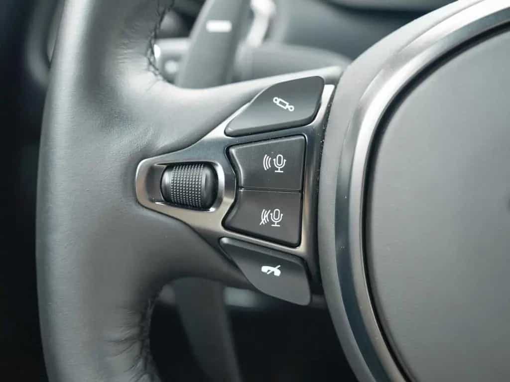Aston Martin V8 Vantage Roadster 04/2022-photo-15