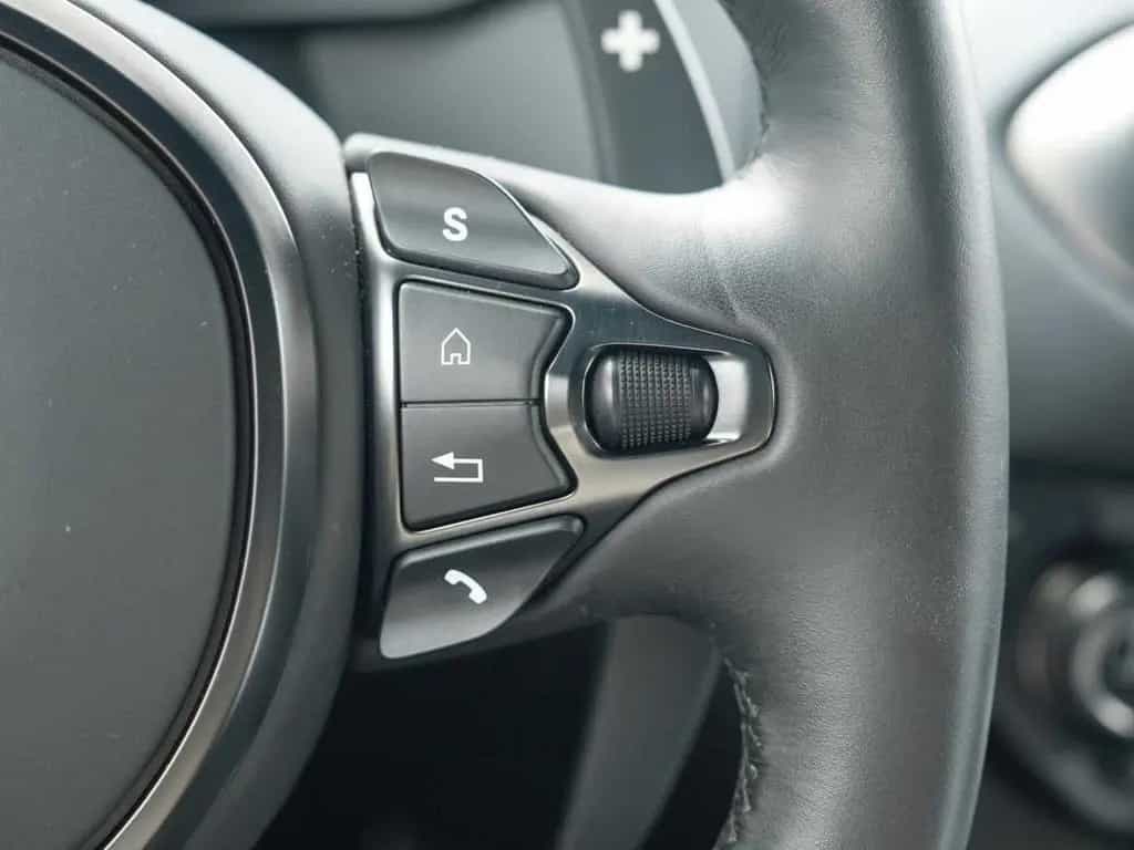 Aston Martin V8 Vantage Roadster 04/2022-photo-16