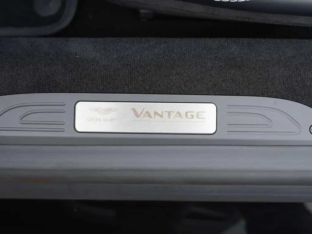 Aston Martin V8 Vantage Roadster 04/2022-photo-17