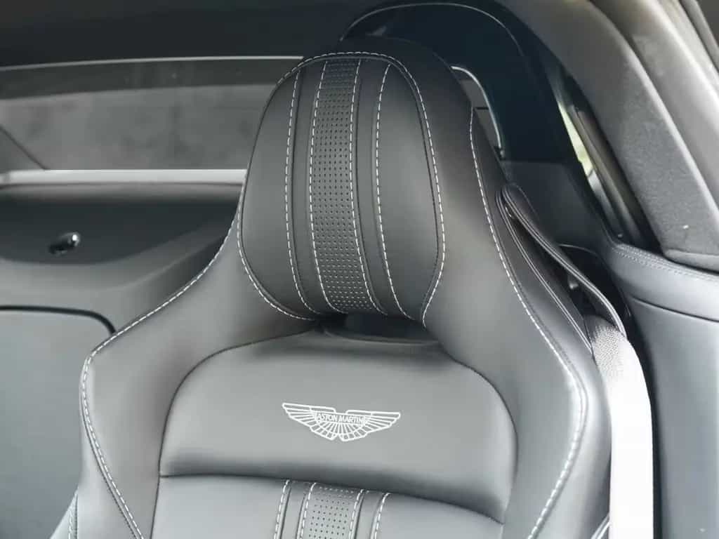 Aston Martin V8 Vantage Roadster 04/2022-photo-3