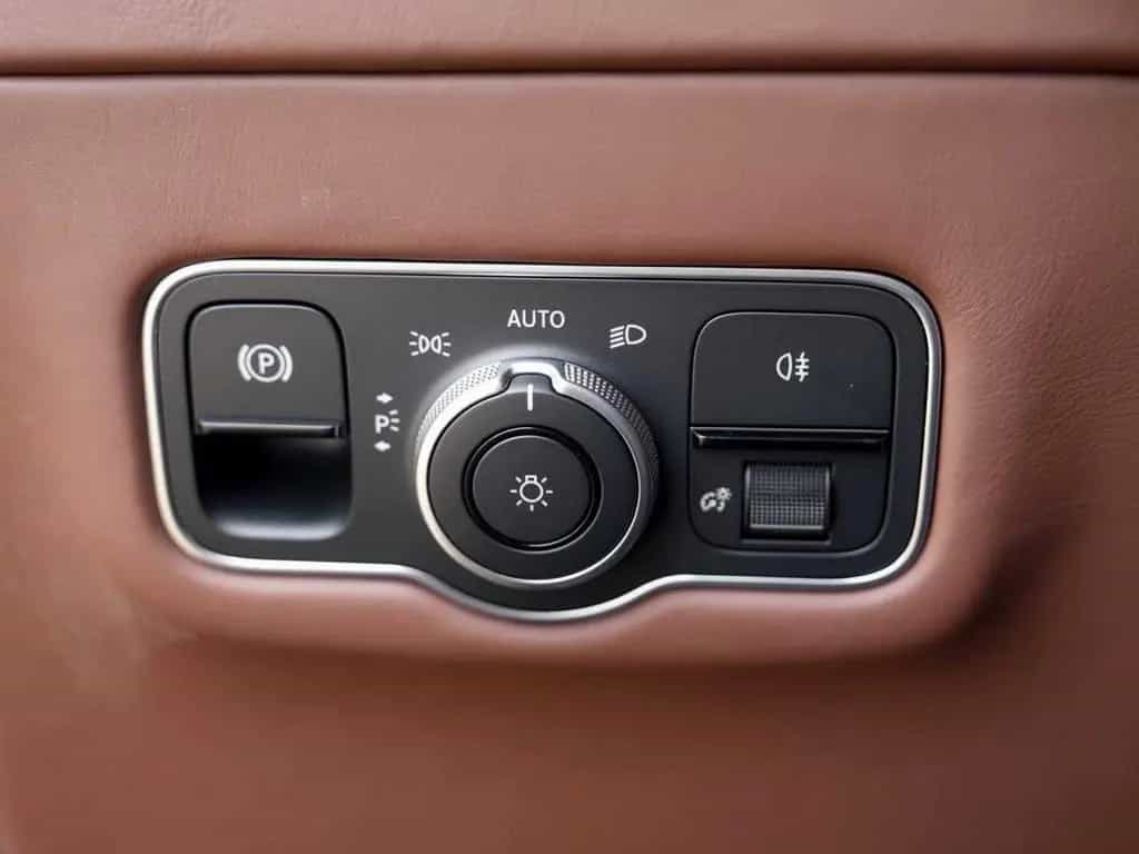 Aston Martin DB12 Volante null-photo-27