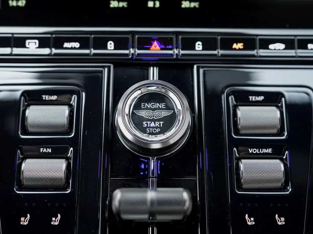 Aston Martin DB12 Volante null-photo-29