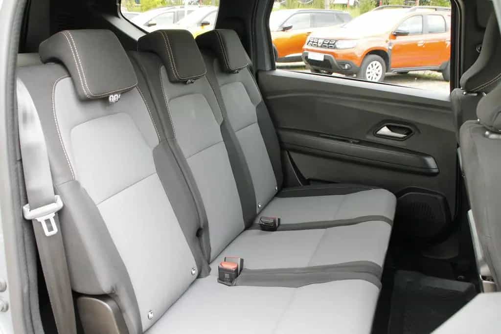 Dacia Jogger Extreme+ TCe 110 01/2025-photo-17