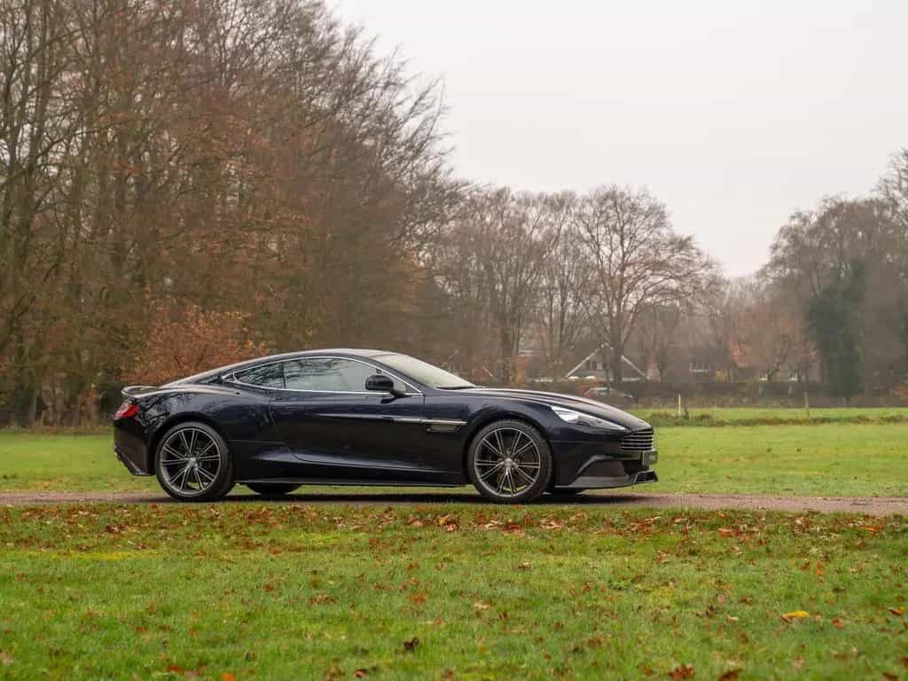 Aston Martin Vanquish 6.0 V12 Touchtronic | Carbon Exterior | 01/2014-photo-2