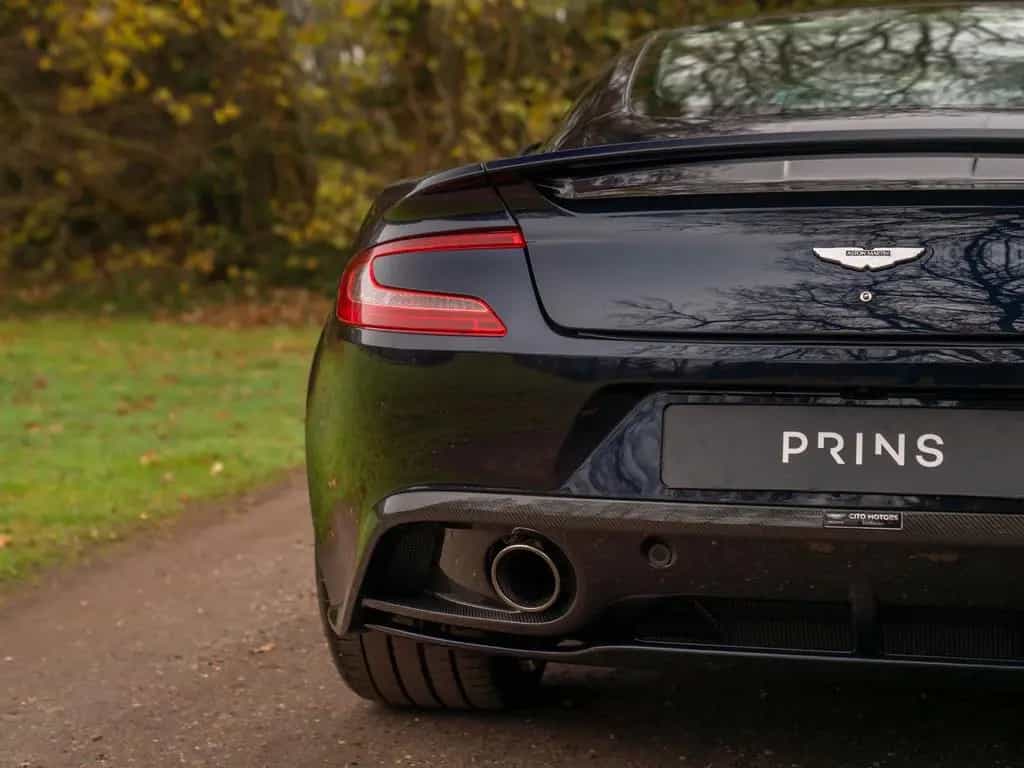 Aston Martin Vanquish 6.0 V12 Touchtronic | Carbon Exterior | 01/2014-photo-23
