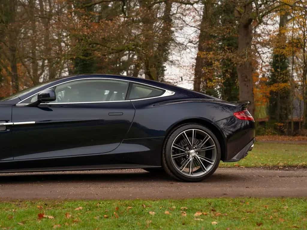 Aston Martin Vanquish 6.0 V12 Touchtronic | Carbon Exterior | 01/2014-photo-24
