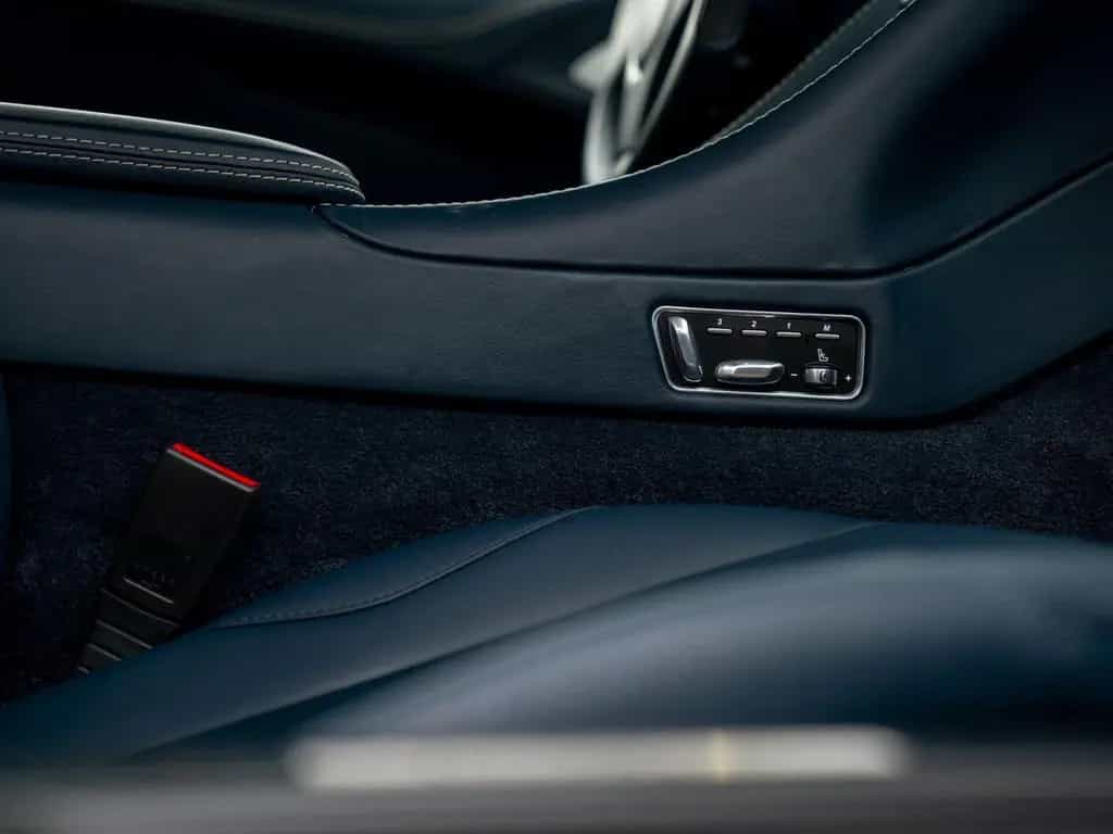 Aston Martin Vanquish 6.0 V12 Touchtronic | Carbon Exterior | 01/2014-photo-40