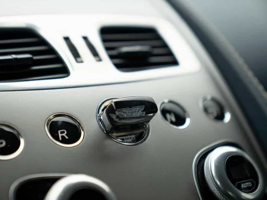Aston Martin Vanquish 6.0 V12 Touchtronic | Carbon Exterior | 01/2014-photo-43