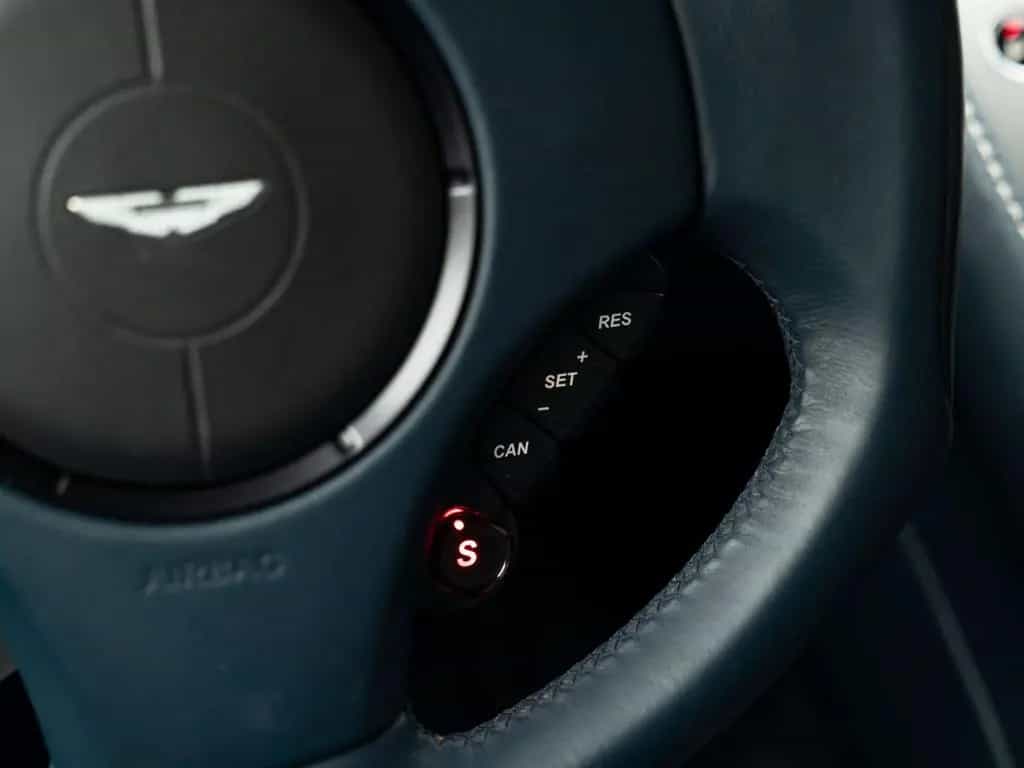Aston Martin Vanquish 6.0 V12 Touchtronic | Carbon Exterior | 01/2014-photo-45