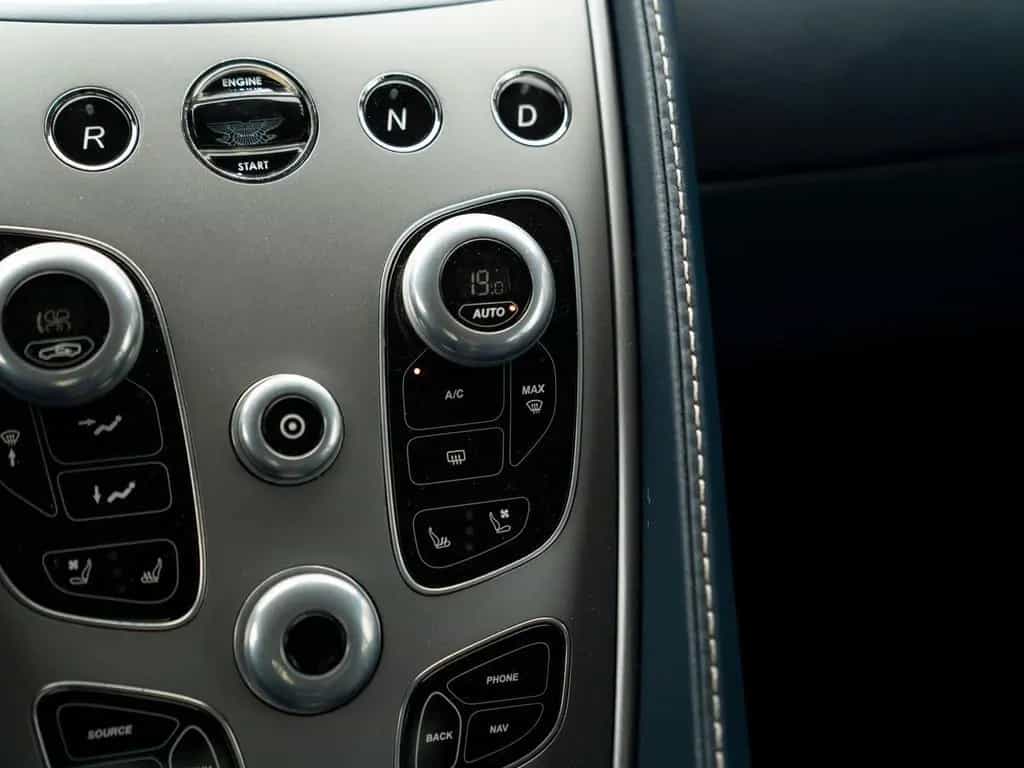 Aston Martin Vanquish 6.0 V12 Touchtronic | Carbon Exterior | 01/2014-photo-46
