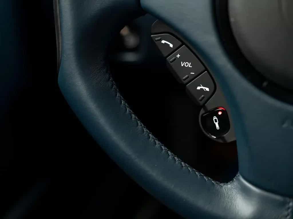 Aston Martin Vanquish 6.0 V12 Touchtronic | Carbon Exterior | 01/2014-photo-48