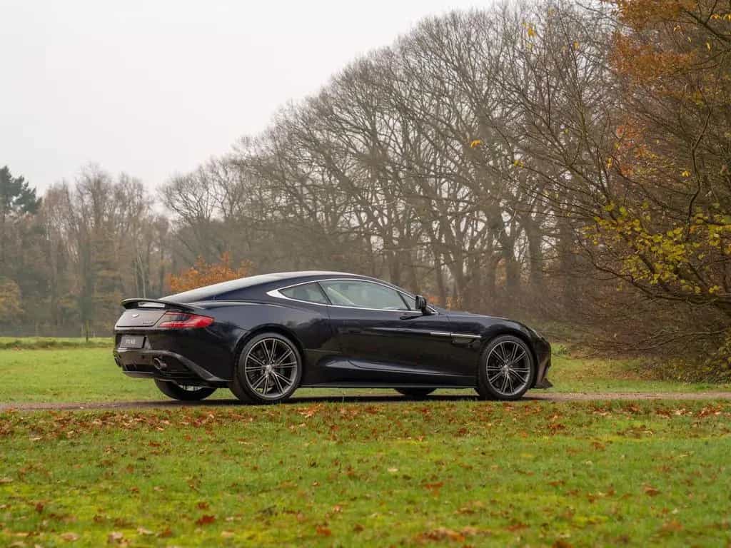 Aston Martin Vanquish 6.0 V12 Touchtronic | Carbon Exterior | 01/2014-photo-5