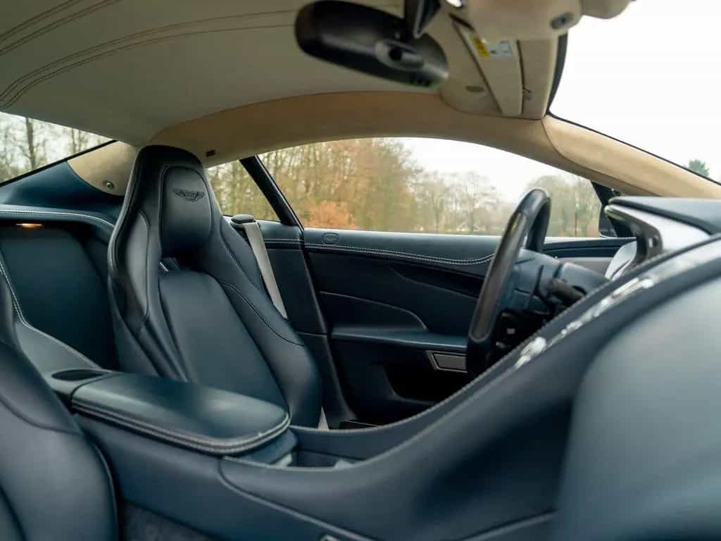 Aston Martin Vanquish 6.0 V12 Touchtronic | Carbon Exterior | 01/2014-photo-9