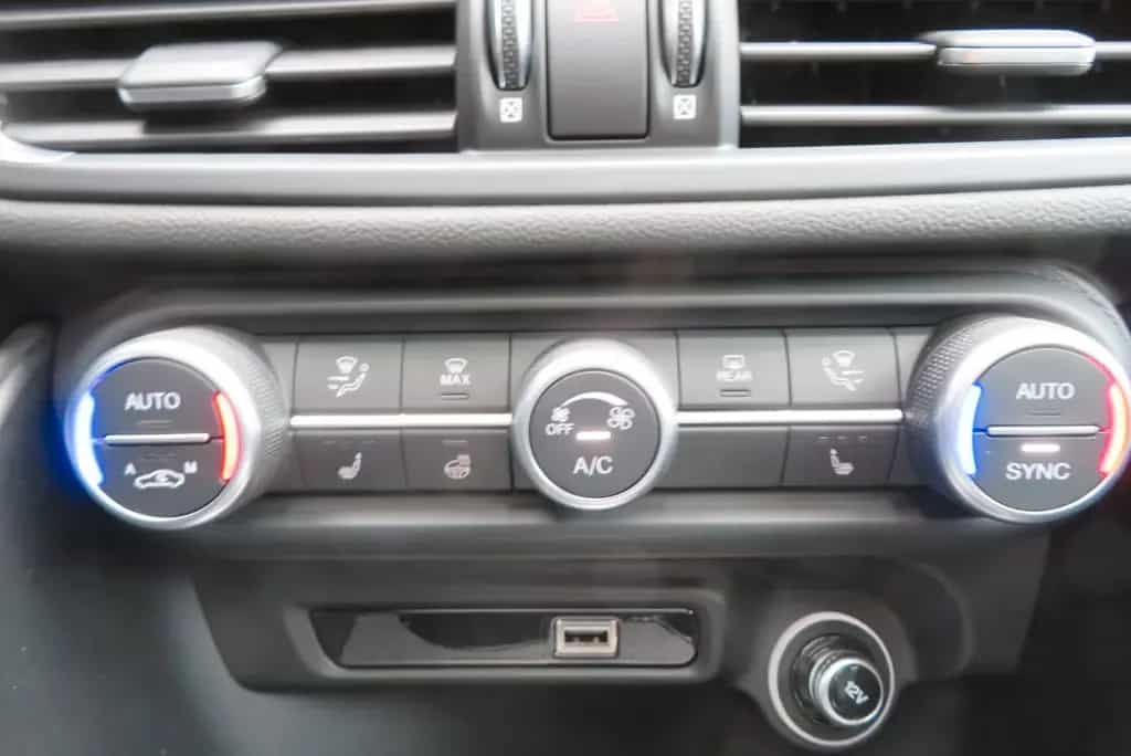 Alfa Romeo Giulia Competizione Q4 280PS 09/2023-photo-13