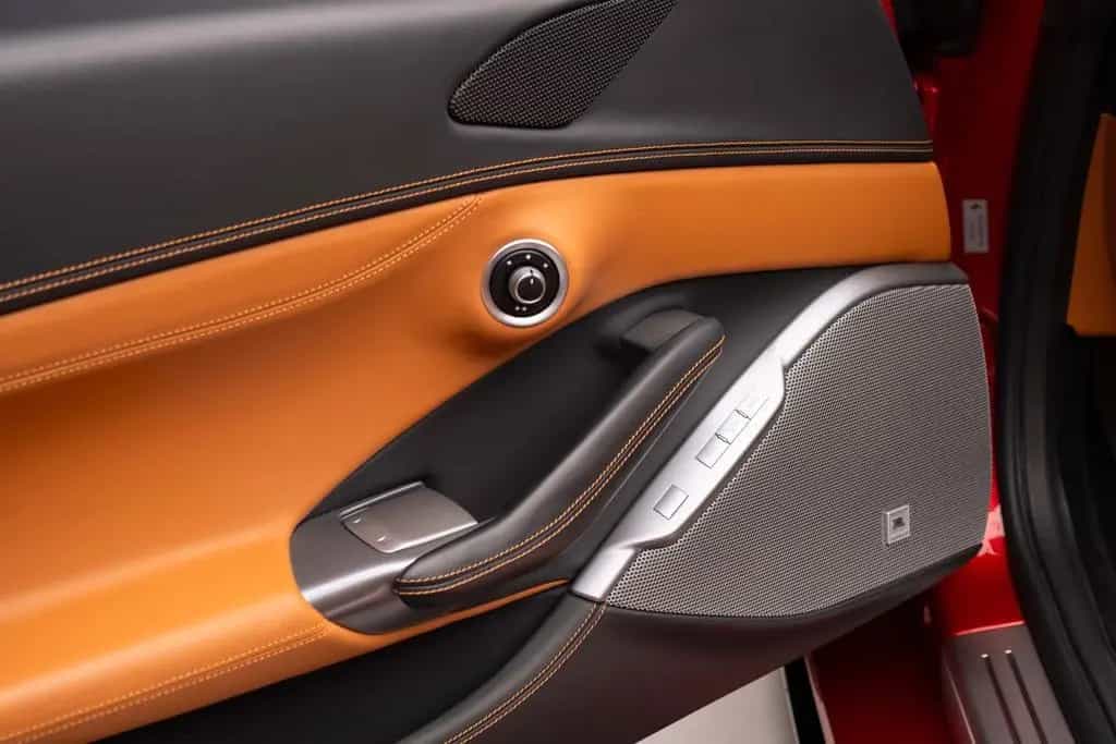 Ferrari Portofino 3.9 T V8 DCT JBL Passenger Display R22 08/2019-photo-23