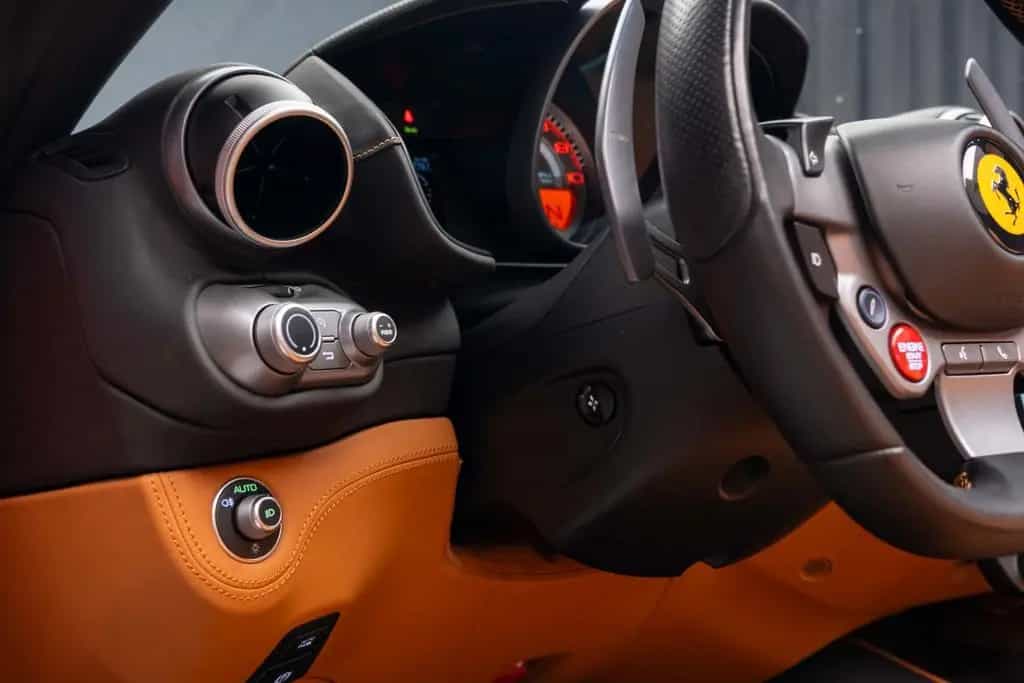 Ferrari Portofino 3.9 T V8 DCT JBL Passenger Display R22 08/2019-photo-24