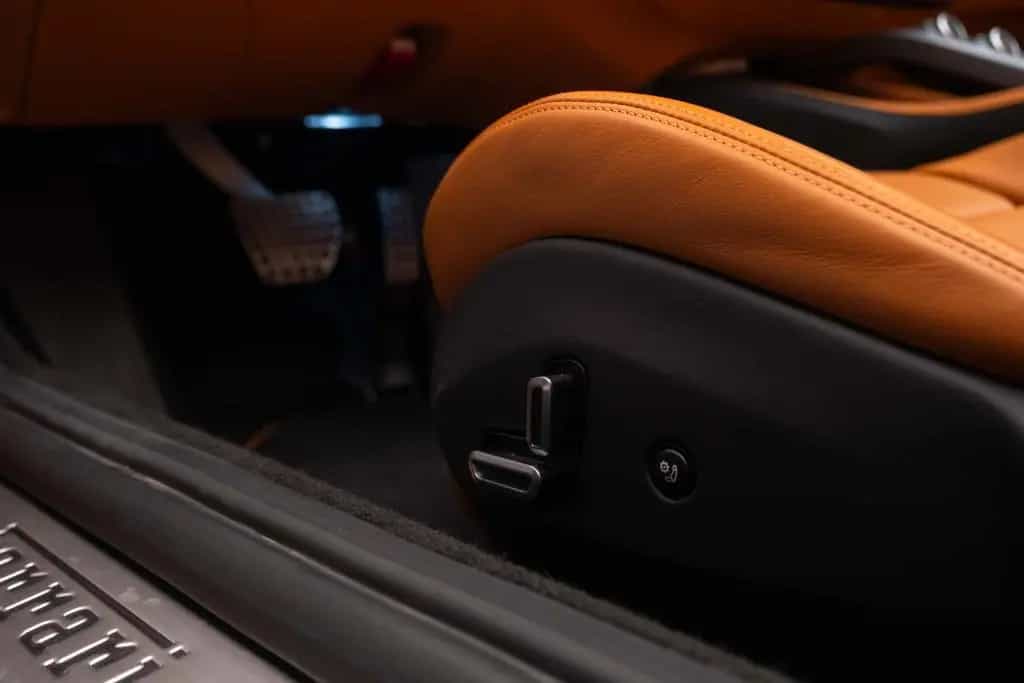 Ferrari Portofino 3.9 T V8 DCT JBL Passenger Display R22 08/2019-photo-27