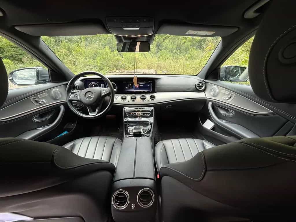 Mercedes-Benz E 400 4MATIC T AMG Line Autom. AMG Line 08/2017-photo-1