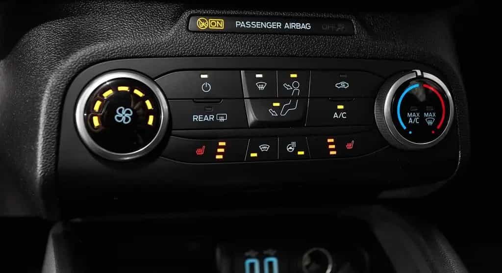 Ford Focus Turnier COOL & CONNECT*NAVI*AHK*SITZH+LENK 09/2021-photo-16