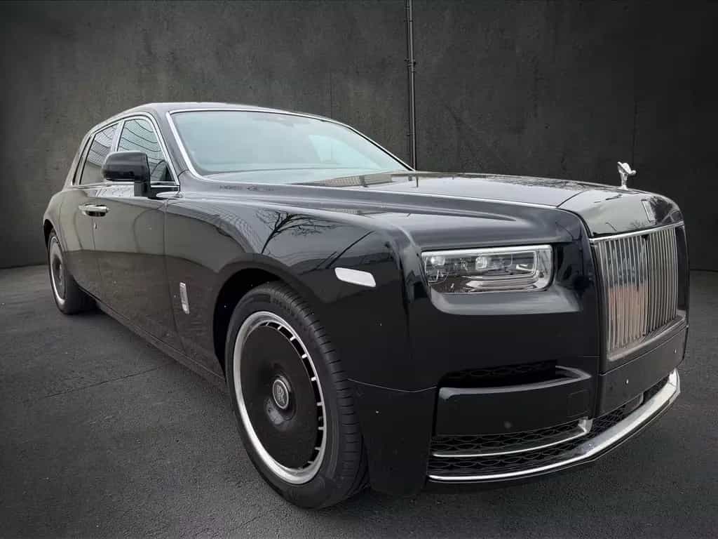 Rolls-Royce Phantom SWB | MY26 | 4 Seats | Black | on stock! null-photo-1
