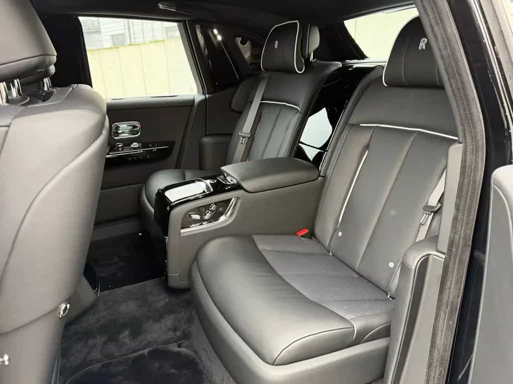 Rolls-Royce Phantom SWB | MY26 | 4 Seats | Black | on stock! null-photo-11