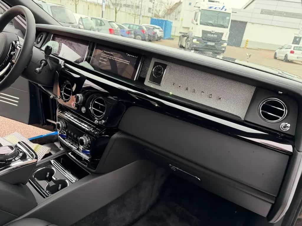 Rolls-Royce Phantom SWB | MY26 | 4 Seats | Black | on stock! null-photo-13