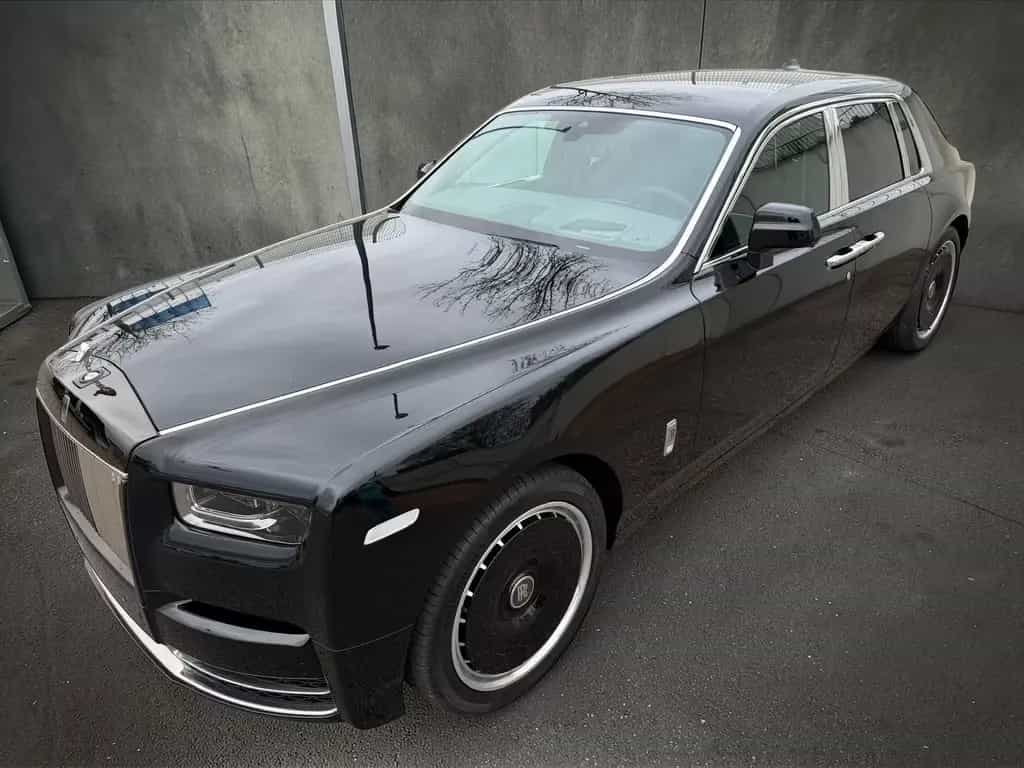 Rolls-Royce Phantom SWB | MY26 | 4 Seats | Black | on stock! null-photo-4