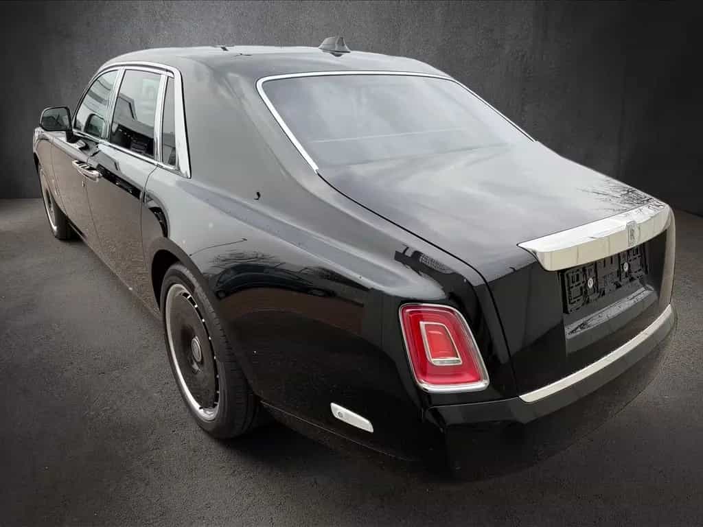 Rolls-Royce Phantom SWB | MY26 | 4 Seats | Black | on stock! null-photo-5