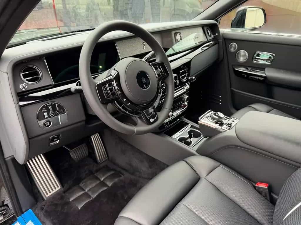Rolls-Royce Phantom SWB | MY26 | 4 Seats | Black | on stock! null-photo-6