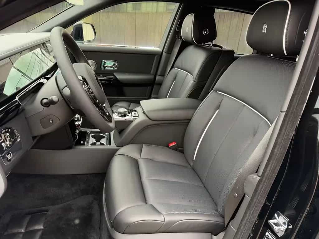 Rolls-Royce Phantom SWB | MY26 | 4 Seats | Black | on stock! null-photo-7
