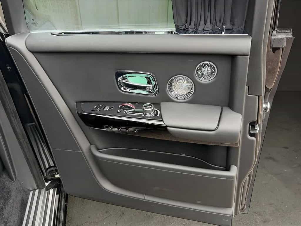 Rolls-Royce Phantom SWB | MY26 | 4 Seats | Black | on stock! null-photo-9